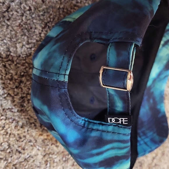 DOPE LA tie dye hat NWOT turquoise Gold metal label (protective plastic still) - Picture 3 of 4